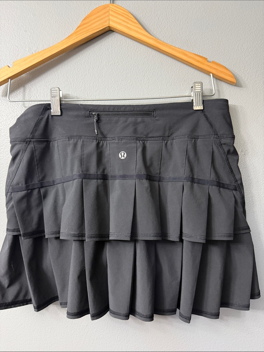 Lululemon Pace Setter Skirt Skort Womens 6 Black Short Lined Ruffle Tennis Run
